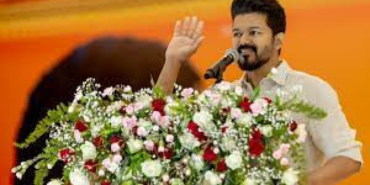 How many percent chances are there that Thalapathy Vijay will win the Tamil Nadu election against Stalin?