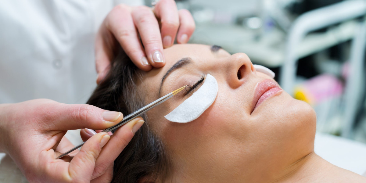 The Essential Guide to Aftercare in Tinted Brow and Lash Maintenance