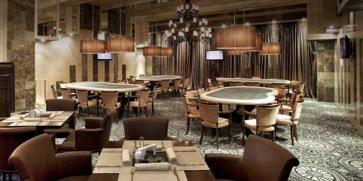 Gangnam Hold’em Bar: Cards and Cheers Galore